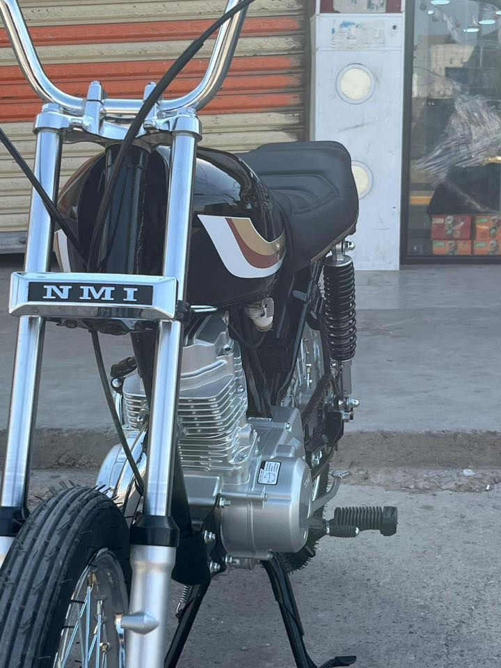 السلام عليكم شباب دراجه للبيع كلك كلك دراجه ماصالها اهواي من عمرتها تقريبن هاي ٥تبديله دهن دراجه تركتها ف اريد ابيعها سعر700قفلل عنوان ميسان الاسكان خاص متواجد وهذا رقم***********
