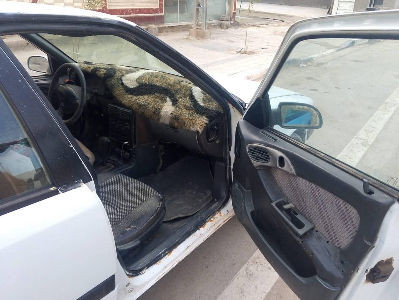 سلام عليكم دايو لبيع لسياره بيها مكينه مال كورله رقم قادسيه وصاحبها يريد يحوله سعر ١٧مكان بصره قرنه بني منصور ستفسار ***********
