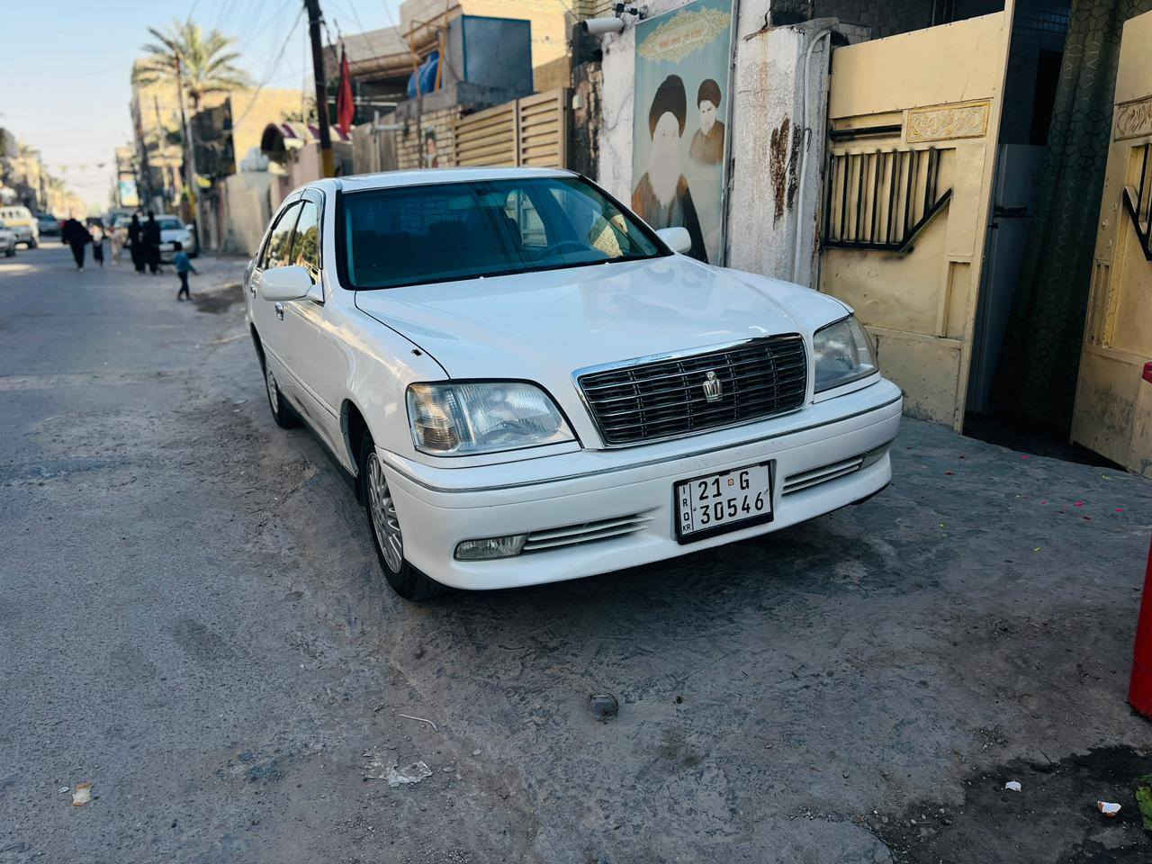 سلام عليكم ملكه لبيع سياره بيه كص جنطه
رقم وسنويه
 ادوات تلث دكم برده خلفيه
محرك دي فور الكبير 
السعر 50 بيه مجال بصيط مكان بغداد رقم تليفون***********
