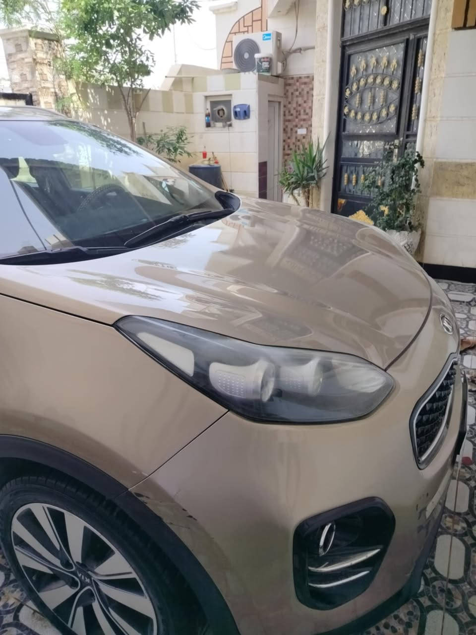 يا الله
سبورج 2017 خليجي 
بيع او مراوس بسبورتج او توسان او راف فور احدث
اللون برونزي (ذهبي)
رقم بغداد الدولي بأسمي تحويل مباشر
مواصفات الخليجية الاعتيادية قطعتين تبريد مري شفط حساسات كامرة دوارة لايت زنون وباقي المواصفات المعروفة
السيارة مكفوولة كفالة عامة من الصبغ والضربة
بيها بارد على 4 اصابع باب الصدر فقط محرك كير حدادية صدر تبريد تدفئة كلة كفالة وجاهزة من كال النواحي 
مكانها ديالى بعقوبة 
للاستفسار اكثر ***********
واتساب او اتصال
السعر 170 وبيها مجال
