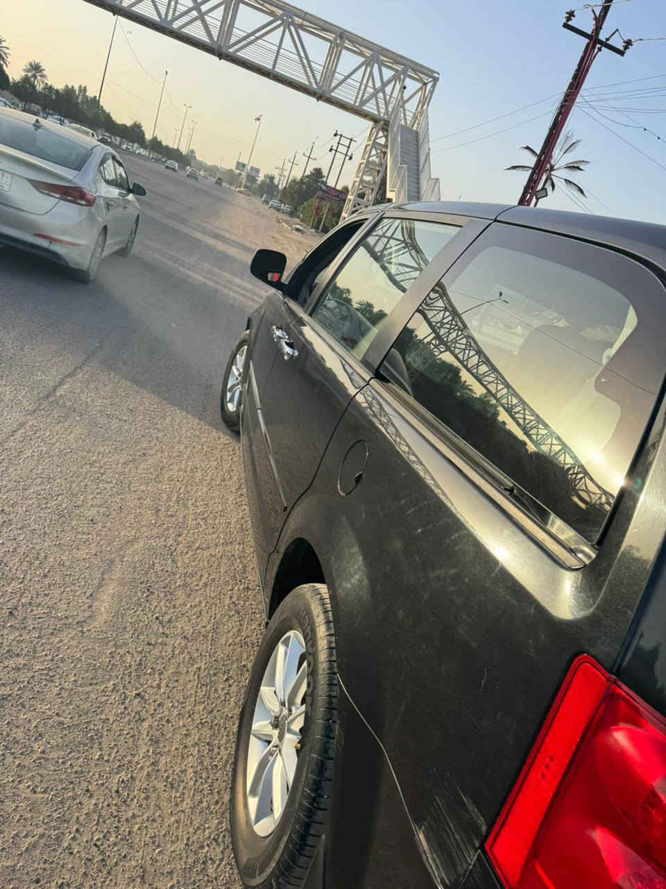 دوج كرفات 2017 للييع نضيفه بيه حادث طخه بالبنيد ومبدل بلادي والجاملغ الايمن بيه بارد  رقم ابو سياره *********** عارضها 153 بيه مجال
