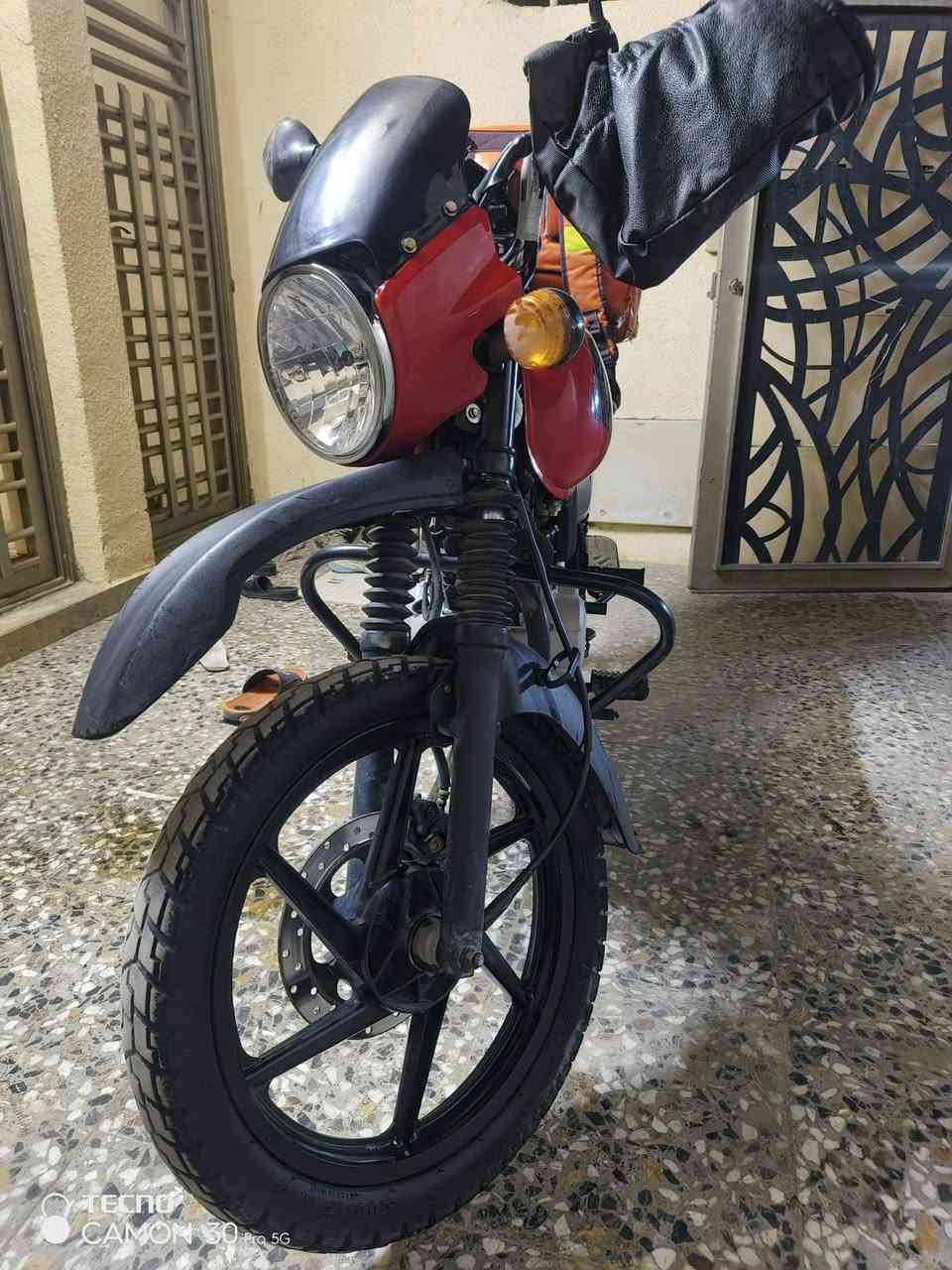 بوكسر موديل 23
الدراجة نضيفة وماناقصها شي 

مرقم كامل لوحات 

تحويل موجود 

السعر 2200 وبيها مجال
مكاني بغداد السيدية


**إذا كنت صاحب هذا الإعلان وتريد حذفه لأي سبب، رجاءا أرسل رسالة إلى الدعم الفني**