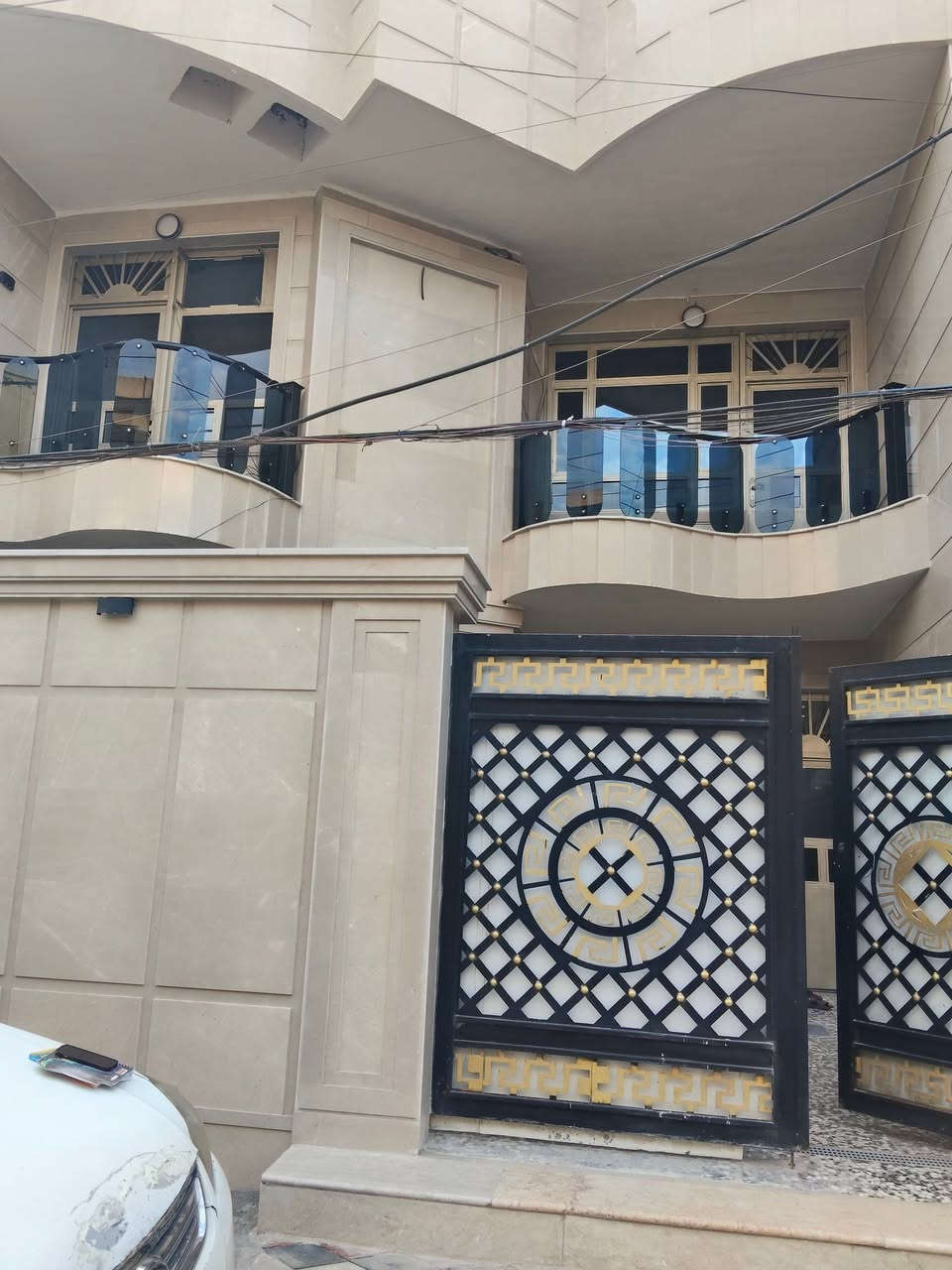 بيت مساحته 150متر طابقين ونص جاهز للبيع في البلديات un للاستفسار على الرقم ***********
