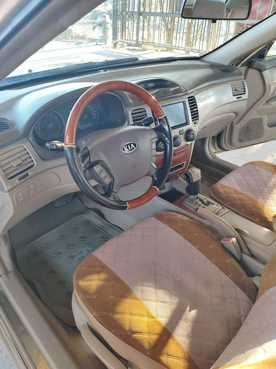 اوبتيما ٢٠٠٦
مكفولة من الضربة والگلبة والاصوليات جراد فقط
محرك ٢٠٠٠ خليجي 
رقم بغداد باسمي 
فول مواصقات
گير مكينة كفالة تبريد شغال حدادية جديدة تخم تاير جديد 
سيارة مال بيت متعوب عليها
مكلف بالنشر غير متواجد على الفيس
السعر ٨٦ وبيها مجال بسيط
للاستفسار اكثر الاتصال على الرقم ***********
