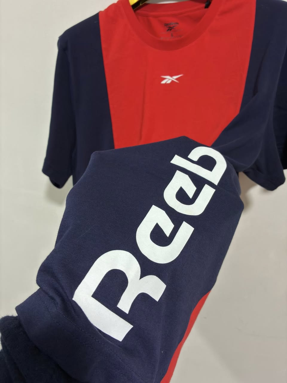 ريبوك 

قياس / L

غير مستخدم

خامته ناعم ليغرا


**إذا كنت صاحب هذا الإعلان وتريد حذفه لأي سبب، رجاءا أرسل رسالة إلى الدعم الفني**