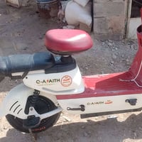 دراجة شحن للبيع 4 بطاريات ملف 1000 سرعة 50 3 نمر.  بطارية جديدة تايرات...