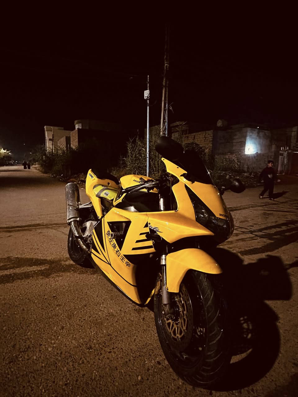 من رخصت الادمن
دراجه دڤل 900  مكمركه 
العنوان  الرمادي الخمسه كيلو 
مكينه مجفته تجفيت بلاد بدون كص ستندر 
رقم صاحب الدرجه *********** 
السعر 35 وبيه مجال
