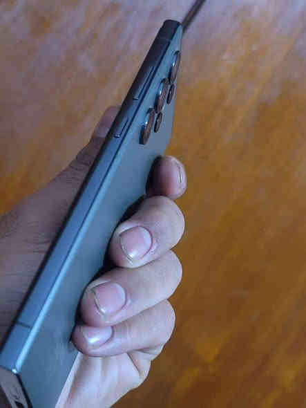 S23الترا
الجهاز غني عن التعريف 
عملاق بمعنى الكلمة 
فول نظافة 
شرق اوسط دبل سيم
سعر 775وبي مجال 
***********
***********
