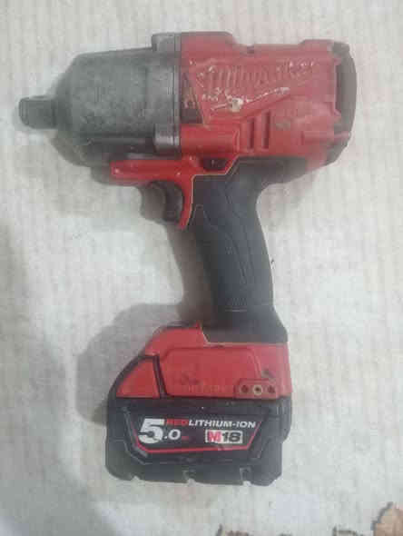 سلام عليكم دريل لقمه ميلوكي + بطارية 5 امبير ( سعر 145 ***********
