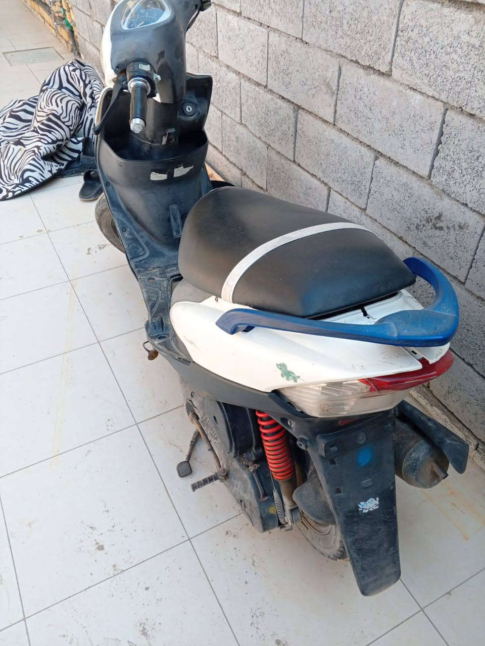 السلام عليكم  ماكس عدله بوشه 50 بلاد ما مفتوحه  كامله دراجه ما نقصه شي  اشاير لايت عالي ناصي بكلايت كله شغال سعره 600 وبيه مجال حك جيه مكاني ناصريه منصوريهه
***********
