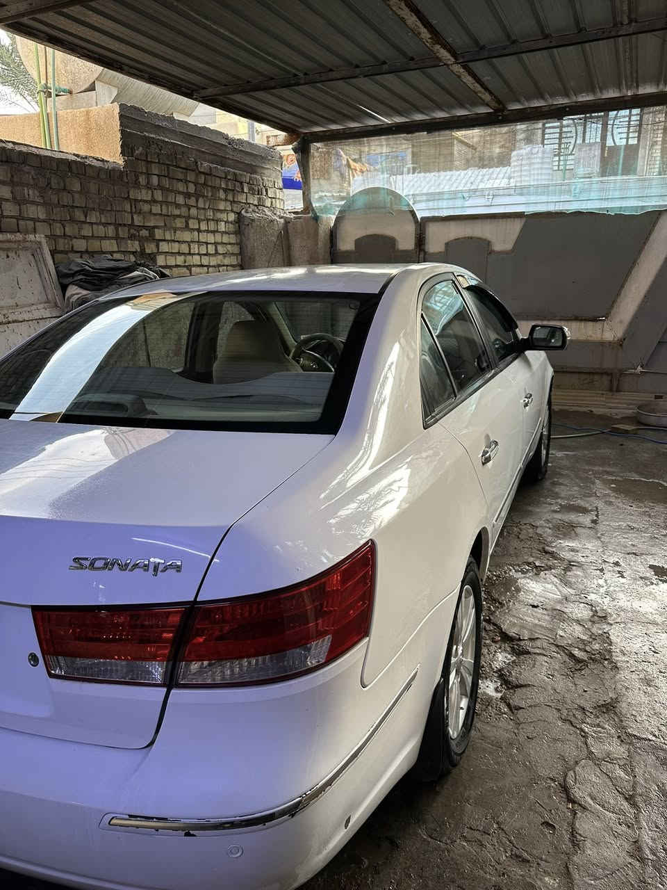 بسم الله الرحمن الرحيم
سيارة سوناتا خليجي 2011 
رقم بغداد وسيارة مكانها بغداد.

سيارة فول مواصفات.
مكينة 2400 وشادلها منضومه غاز،
السيارة بأسمي.

بيها طخه شبر بمقدمة السيارة (بالبنيد)،
ملاحظة: إذا تحب تشوف تفاصيل اكثر موجود فيديو بالمنشور تكدر تشوفها 

سعر السيارة 135 ورقة، وبيها مجال بسيط.
رقم الهاتف: ***********
