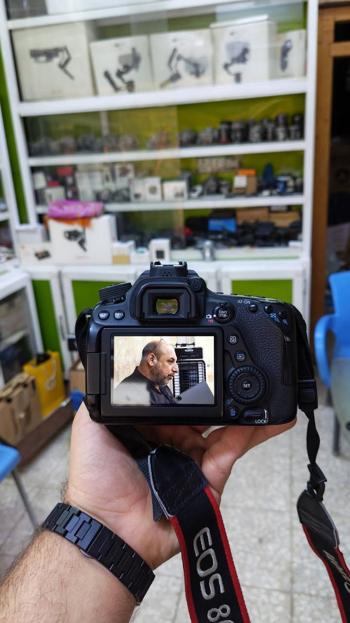 Canon. 80D+50 F1. 4
نضافه 99كامل ملحقات اصليه حزام شاحنه بطاريه جنطه
سعره 725الف 
مكاني بابل 
***********
