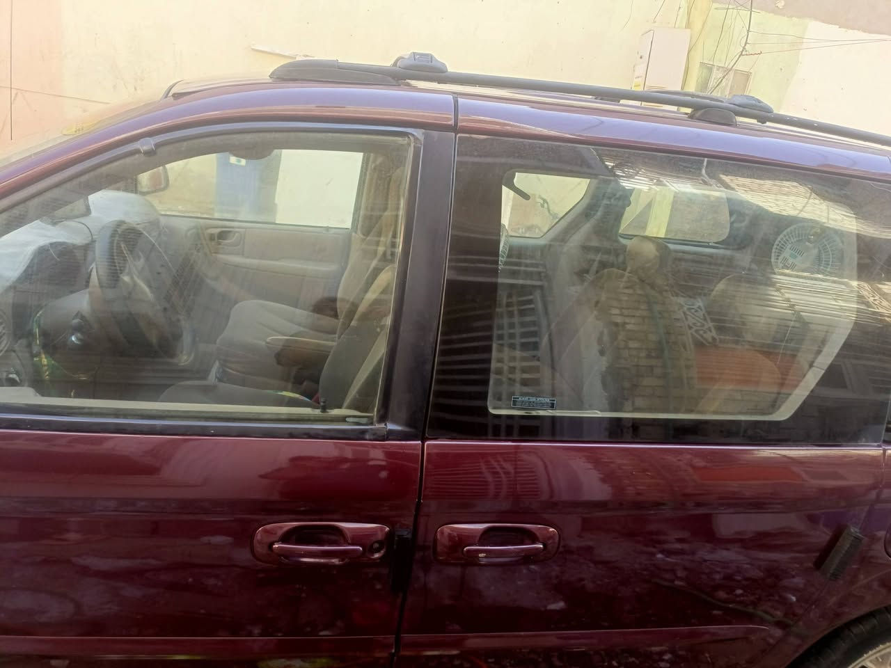 السلام عليكم دوج كرفان موديل 2001  رقم بغداد انكليزي صبغ أثر جراد وتصوير موجود قبل صبغ وبعده فقط جراد بدون اي ضربه محرك 3300 للاستفسار ع رقم *********** موقع بغداد الطوبجي
