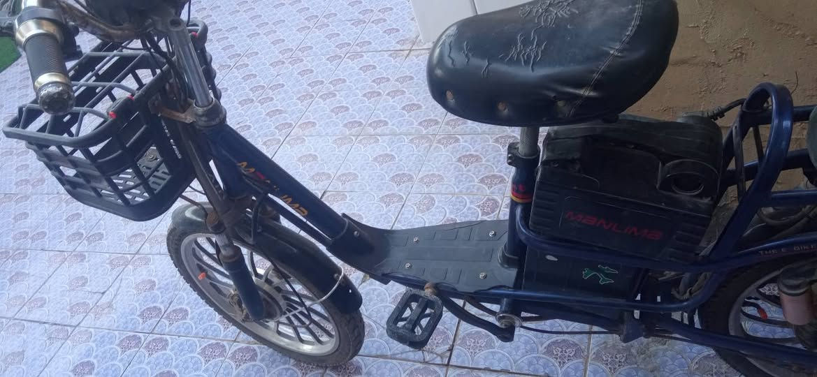 السلام عليكم حبايب
دراجة شحن للبيع
نقص بس بطاريات والباقي كاملة للاخير 
تايرات جديدة وعقل جديد 
مكاني القاسم السعر 150 وبيها مجال 
*********** راسلني واتساب وبالخدمة
