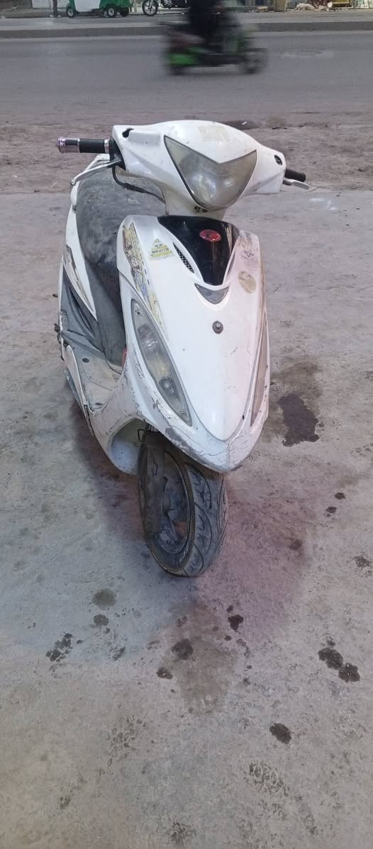 سلام عليكم شباب دراجه للبيع نوحه كامكو سرعته 140كوري شغاله وكامله كهربائياته شغاله سلف هندر بس يرادله باتري دراجه يرادله ترتيب بس اني ابيع كوم حديد شباب السعر 150 وبيه مجال بكاني بغداد الرشاد قريب على فلكت حي النصر *********** بي واتساب
