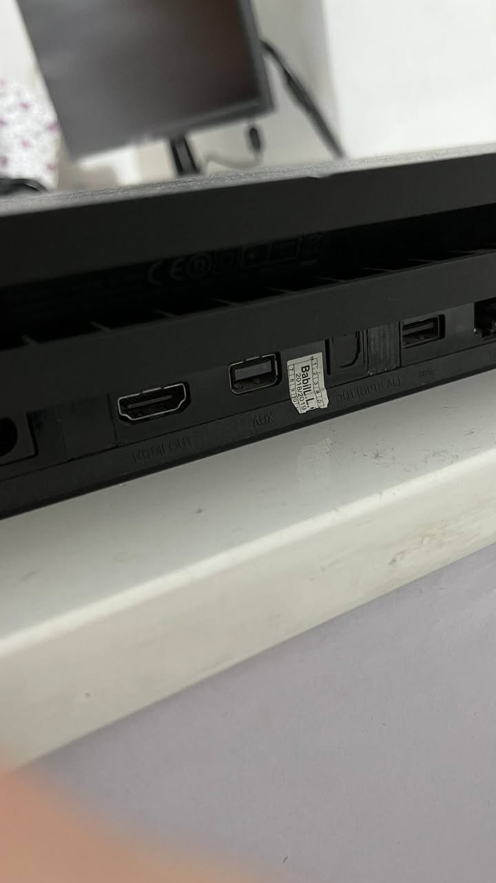 فور برو مهكر
لك ستيكر ما مفتوح لا تنضيف ولا تصليح
ويا يدتين اصليات و غراضة كاملة
مساحة واحد تيرا مع العابه كاملة
رايدة ب350
*الجهاز بي صوت مروحة عالي ببعض الالعاب بس الحرارة طبيعية للتنويه و اليدة الثانية درفت بسيط ما ملحوض ابد
رايدة ب350 
مكاني بغداد حي اور
*********** موجود واتساب و تلي
