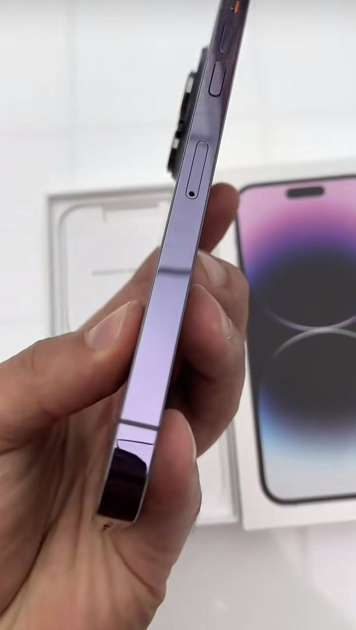 ‏سلام عليكم 14 Pro ماكس شرق أوسط الذاكرة 256 كارتونه  وكيبل بطارية 100 مستبدله ظهر وشاشة ايضاً مستبدل واصلي 3 خيارات اصليه  سعر 550 بي مجال ￼للاستفسار اتصال ***********
