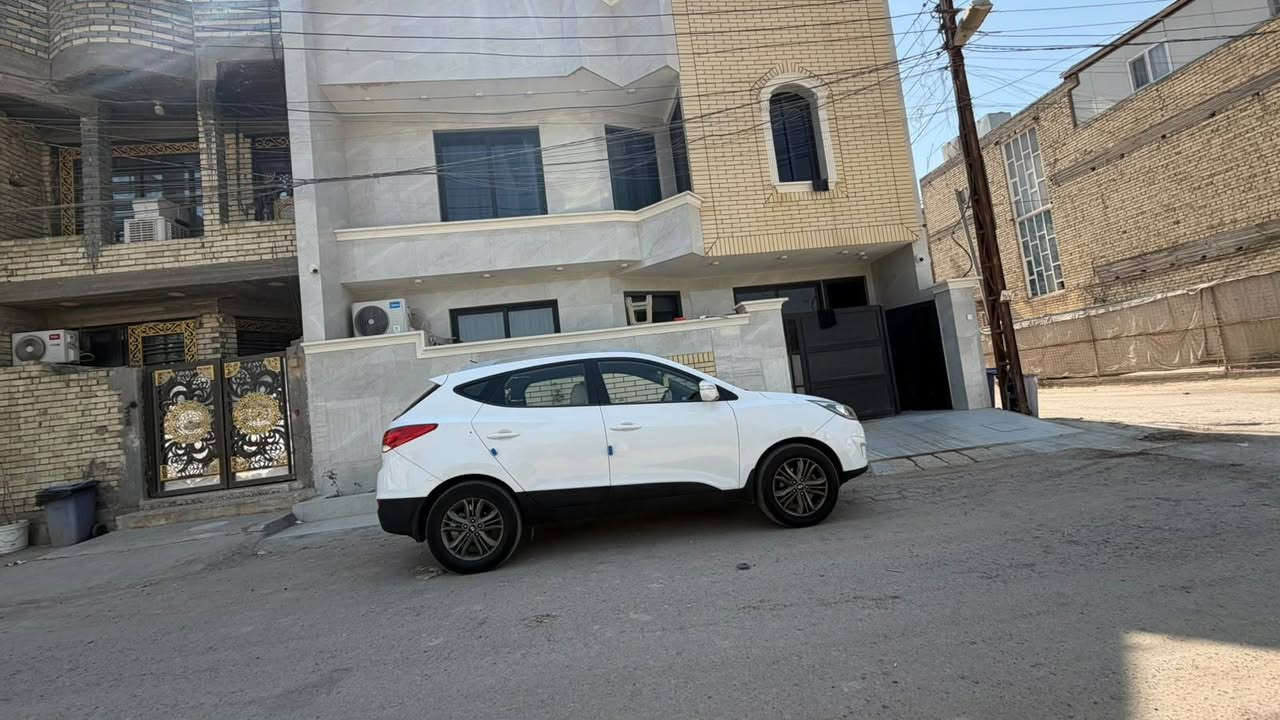 السلام عليكم للبيع او مراوس حسب القناعه توسان 2015 خليجي محرك 2000دوش مكفوله كفاله عامه ماشيه 168 تخم تاير حداديه تبريد شرط بلجيس رقم دولي جديد والسعر مناسب 145 بيهه مجال سياره جديده وجاهزه بلخير ع ياخذها  مكاني بغداد اليوسفيه ***********
