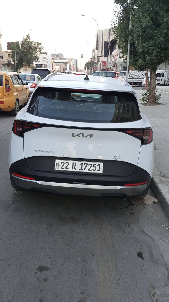 السلام عليكم
سبورتج 2026 الشكل الجديد خليجي زيرو
فول مواصفات عدا البانوراما 
لون ابيض رقم اربيل
كشنات كهرباء الامامية
كشنات تدفئة 
صندوق كهربائي 
الشاشة الكبيرة الجديدة
وباقي المواصفات 
ماشية 7 الاف كيلو
مكفولة من كلشي
بغداد الكرادة
***********
