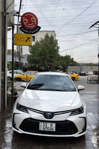 للبيع تويوتا كورلا هايبرد  ماشيه 20.000 km  بعدها ؏ وضع الشركة الله يش...