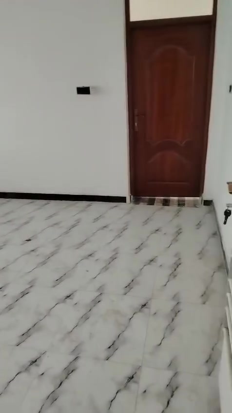 شقه للاجار زيرو
تحتوي علئ صاله وغرفه نوم كبيره ومطبخ وخدمات صحيه وبلكونه ودرج وبيتونه وسطح
اخوتي العماره بس هاي الشقه بيها يعني ماكو احد يمك
التفاصيل والشرح بل فديو
سعر الاجار 250 قفل
العنوان السرديدات الحديده الخفاجات قرب ماركه الشام
للتواصل مكتب الاخوين للعقار ***********
موفقين يارب
