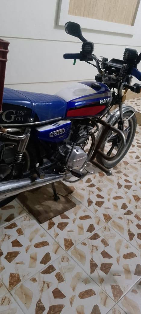 سلام عليكم البيع ماطور ايراني موديل 21 ماطور نضيف كدام العين وتجي تشوف احسن الك الماطور مكان رمادي سجاريه لاتجي تكللي شبيه مابيه ماطور ما ناقصه شي التواصل خاص او ع رقم  ***********اني مكلف بل نشر سعر الدراجه 625بيه مجال بصيط
