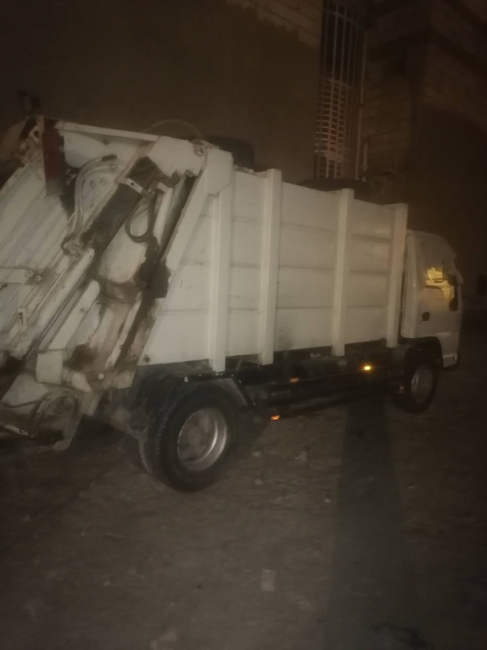 كابسة نفايات اسوزة للبيع الحمل ٨مكعب حوض نظيف كبسة جاهز للعمل محرك كير جاهز رقم كركوك  السعر ١١٥ وبيها مجال للشراي الاتصال *********** بيع او مراوس كابسة فقط حمل أكبر ٨.٥مكعب او ١٠مكعب
