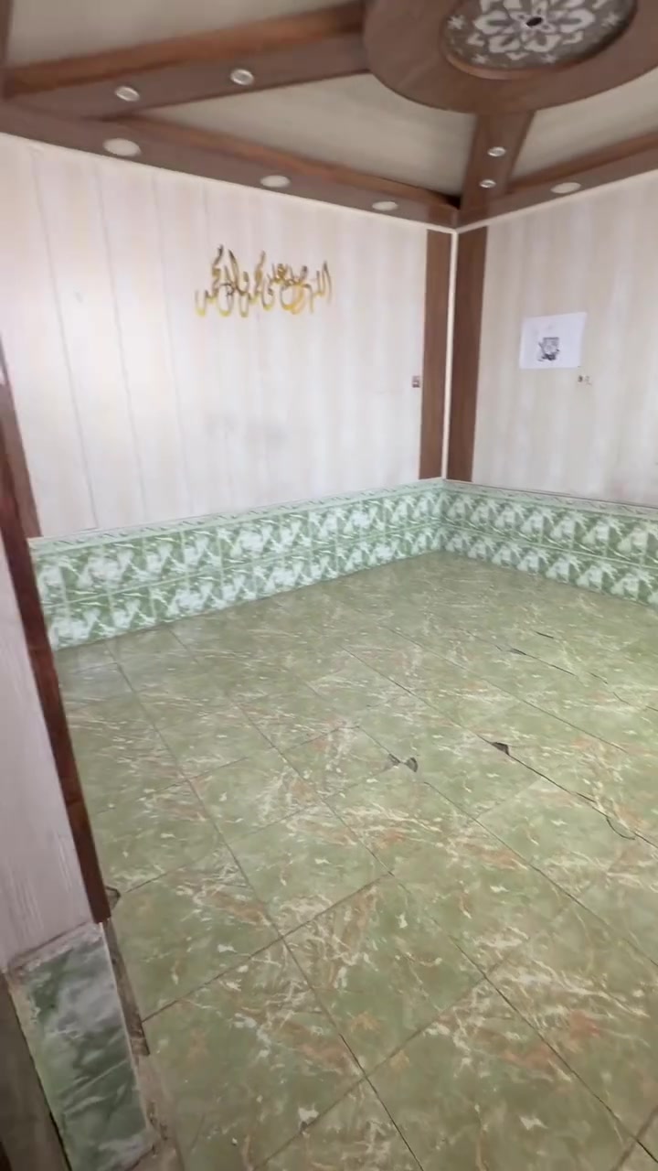 بيت للايجار يتكون من غرفتين وصاله واستقبال ومطبخ حمامات2 خارجيه وداخليه
عنوان البيت كراج النجمي خلف مطعم فايف ستار

***********

ايجاره250 الف الشهر
