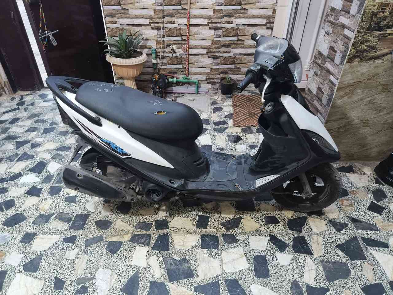 سلام عليكم
دراجه ماكس عدله صارلهه اسبوع  من نازله من رمبه 
كامله مواصفات دراجه نكره سلف 
والله يشهد أول تبديله دهن الهه سعر
مليون 150 وبيهه مجال مستعجل عله بيعتهه شراي يتصل 
***********
متواجد وتساب فقط
