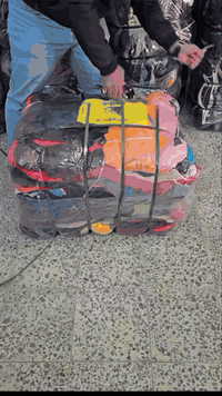 سويتر شبابي رجالي العدد داخل البالة 200 قطعة السعر 200الف والتوصيل مجا...