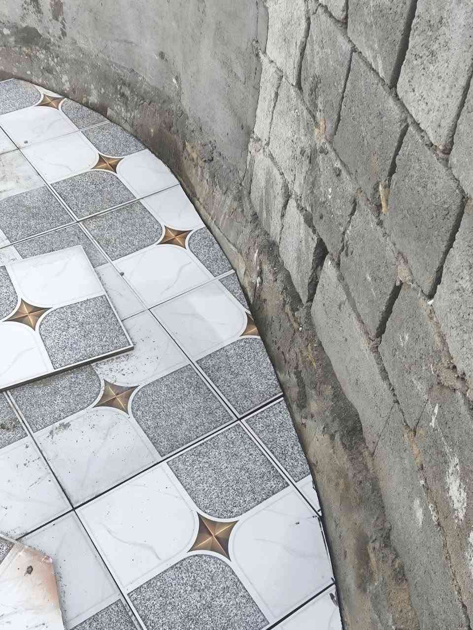 أبو علي العمل جميع انواع السيراميك و البورسلين عمل درجه اولى ستلام مهندس و بسعار مناسبه العمل في البصرة فقط التواصل ***********
