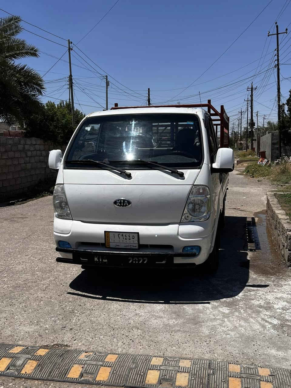 السلام عليكم كيا موديل ١٢ رقم صلاح الدين 
باسمي سنويه لل ٢٩ تحويل مباشر تبريد شرط سياره حلوه وجاهزة مع محجل محرك ٢٧٠٠ كير وشاطي شرط. السياره كفاله عنون صلاح الدين الشرقاط. السعر ١٠٣ بيها مجال. 
هاتف ***********
