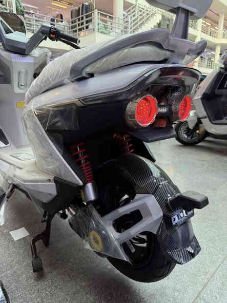 Dream 6 
دراجه الحلم :: وفعلا حلم 

من شركة سونرا العالمية 
التي تحمل اقوى ضمان على مستوى العراق 
الوكيل الحصري لدراجات سونرا

المواصفات الاساسيه : 

مواصفات عالمية وبجودة ممتازه 
ملف 1500 
سرعه 60 
مسافه 55 كيلو 
تطبيق ع المبايل تحكم كامل 
دبلات تحكم يدوي 
بلوتوث + سماعات نقاوه عاليه 
شاشة دقه عاليه وتبين اعطال الدراجه 
تاير 12 ويل كب 
شاحن مبايل 

وبعد بيه هوايه شغلات 

فقرات الضمان تلكوه ويا الصور 

مشاهدة ممتعه 

مهندس عبدالله 
***********
العنوان /  بغداد - مجمع الخلاني التجاري - SUNRA
