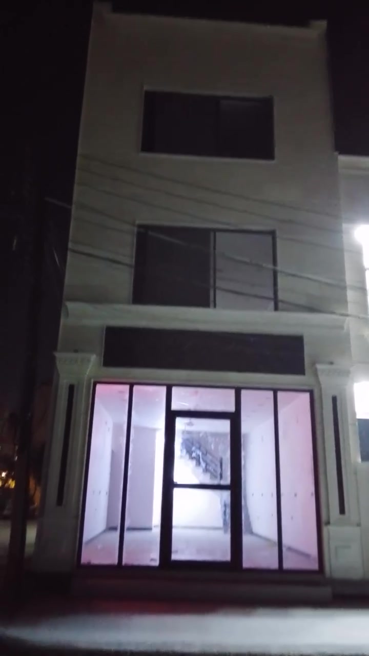 قاعه. ثلاث طوابق نظيفه جدا للايجار شهداء البياع خلف المستوصف الصحي قريب على الشارع العام موبايل ***********@

