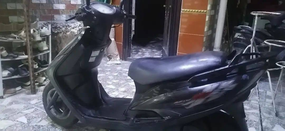 السلام عليكم ماكس ١٤٠ دراجه حيل نضيفه شغاله سلف هندر كهربائيات شغاله زوج تايرات جدد كابريتر اصلي كيج بانزين شغال كفرات اصليه مكينه ناعمه شلعه ومعدل بيهه نضوح بالجبنه فقط سعرهه ٢٥٠ عنواني مدينة الصدر اتصل ***********
