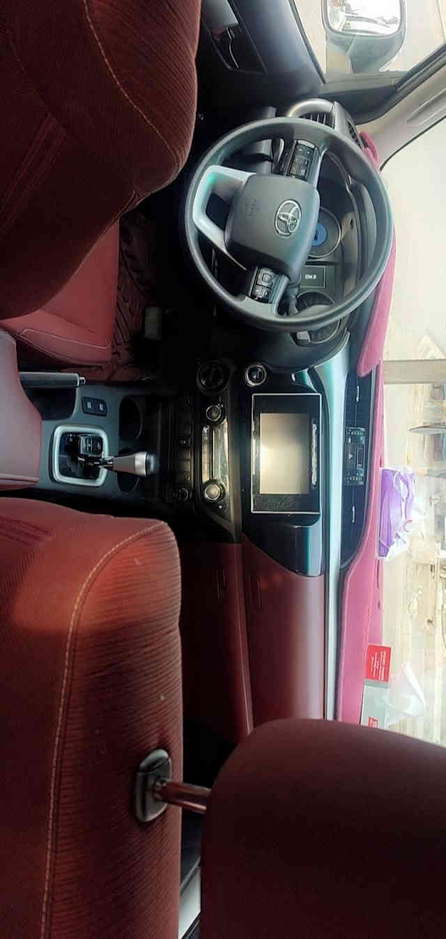 سلام عليكم
تويوتا هايلوكس موديل 20 السياره كفاله 
عامه بريميه  كير و تماتيك  السعر 3 شدات و بيه مجال 
هذه رغمي بي واتساب 
***********
