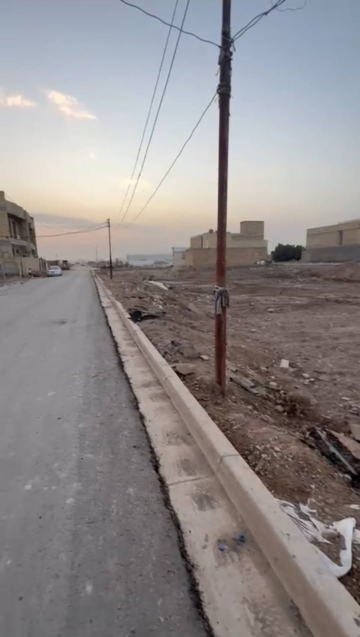 السلام عليكم قطعة ارض ركن 100متر طابو المكان حلو اومنطقه هادئه الحولي مقاطعة ال 14 حي المغرب قريب عليه المدارس شوارع تبليط اوماي مجاري. متوفر.  صاحب القطعه *********** 👉هذا رقمه اني مكلف بنشر اخوان.
