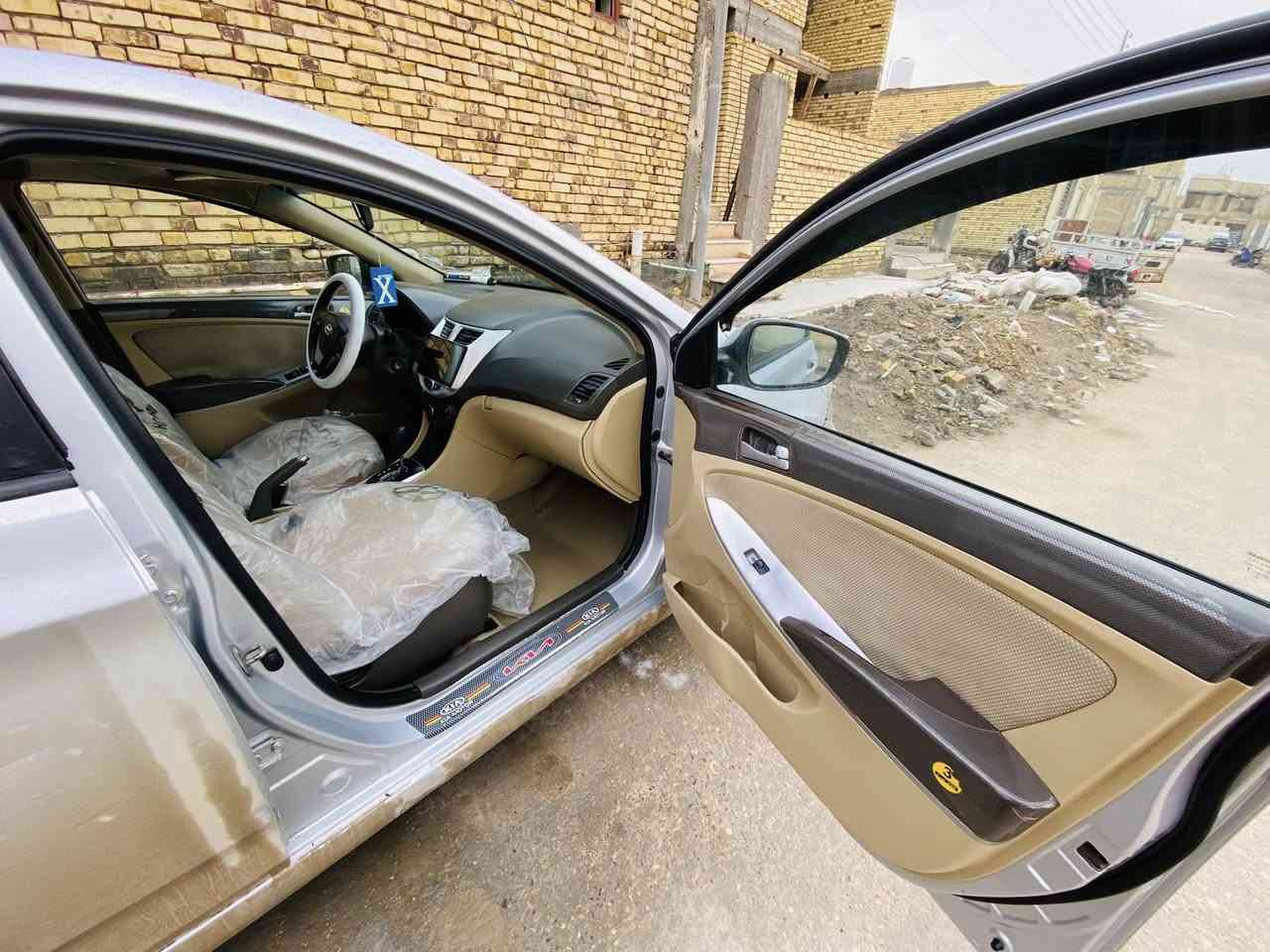 اكسنت للبيع موديل 13 
خليجي 1600 
كير جديد 
حداديه وره وكدام 
تبريد خير من الله 
85وبيه مجال الناصريه مركز
السياره اشاير بل مري 
تحكم ستيرن جهتين 

***********
