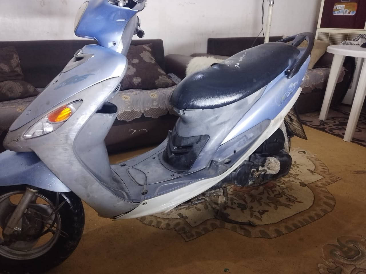 سلام عليكم ماكس منغولي للبيع دراجه كله بلادي مكينه خرسه شغاله نكره سلف سعر 450 العنوان حله نادر الرقم ***********
