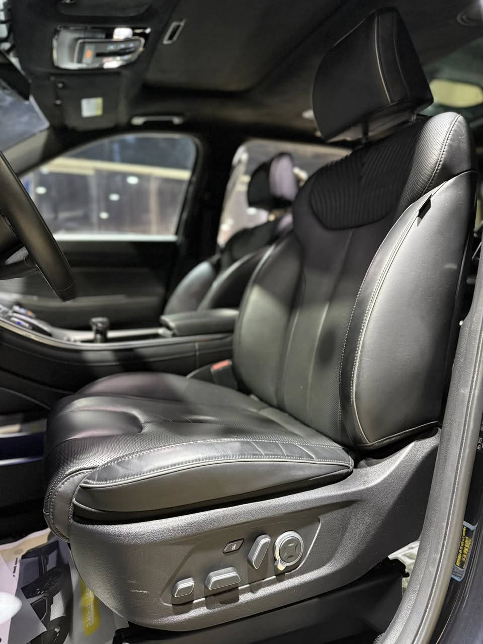 #معرض_سما_دبي_لتجارة_السيارات_الامريكية_والكندية

#المركبة : هيونداي باليسيد فئة كالكرافي (أعلى فئة)  
#الضرر :  جاملغ وبنيد
#الرقم : اربيل ( تحويل او وكالة )
#الموديل : 2024

#المواصفات :

▪️المحرك : 3.8L (ستة سلندر)
▪️العداد : 13 الف ميل حقيقي
▪️حجم الويل : ويل كب كالكرافي حجم 20 اصلي مع طقم تايرات بحالة ممتازة
▪️غرفة السيارة : كشنات السيارة جلد اسود اصل مع سقف شامو
▪️لايتات زينون ثلاث عدسات عالي وناصي مع حاجب LED عالي الإنارة 
▪️بصمات عدد 2 للأبواب مع بصمة جنطة وبصمة تشغيل وتشغيل عن بعد
▪️فتحات سقف عدد 2
▪️مصابيح ترحيب في مقابض الأبواب 
▪️نظام ال 5 كامرات
▪️رادار امامي
▪️حساسات ورادارات الاجتياز الجانبية (نقاط عمياء)
▪️حساسات امامية اصل
▪️حساسات خلفية اصل
▪️شاشة الدشبول حجم كبير للتحكم بايعازات السيارة
▪️تحكم فول كهرباء لكرسي السائق والراكب
▪️كشن ذاكرة (خزن ميموري)
▪️تدفئة وتبريد لكشنات المقدمة مع تدفئة ستيرن
▪️تدفئة فقط للكشنات الخلفية
▪️ اشاير بالمرايا الجانبية
▪️ثلاث قطع تبريد
▪️سايد بريك دكمة
▪️سستم صوت
▪️تحكم فول كهرباء للكشنات الخلفية
▪️بردات خلفية اصل
▪️تحكم ستيرن جهتين بلوتوث وحاكية وكروس سرعة وتحكم صوت 

السعر المطلوب: 297 ورقة مع المجال
 
الاتصال على : ***********

معرض سما دبي لتجارة السيارات والمزادات الامريكية
النجف - المدينة المائية -مقابل حي الجامعة

ولمشاهدة المزيد من السيارات الخاصة بمعرض سما دبي  للسيارات الامريكية زورو موقعنا على الرابط التالي:

‏https://m.facebook.com/معرض-سما-دبي-لتجارة-السيارات-والمزادات-الامريكية-109437940947714/?ref=bookmarks
