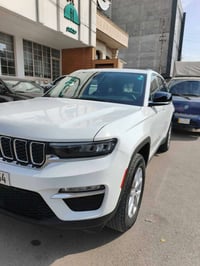 جيب گراند شيروكي لمتد أمريكي بدون حادث ضررها سرقه موديل 2023 ماشيه 20 ...