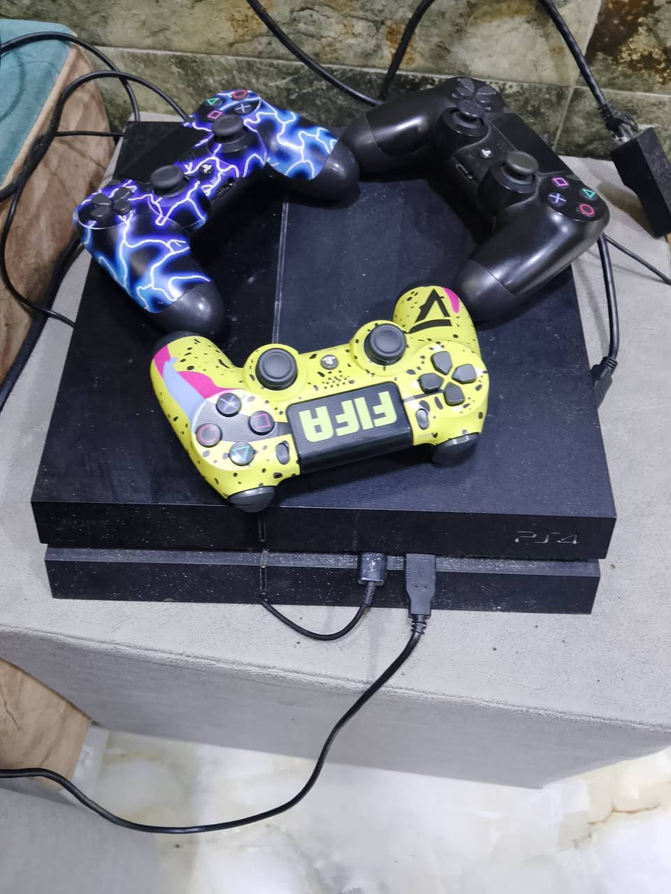 بلي4 فات مهكر نظام 11
ذاكره 500
مع ube1200
مع3جوستكات  
سعره250
***********
