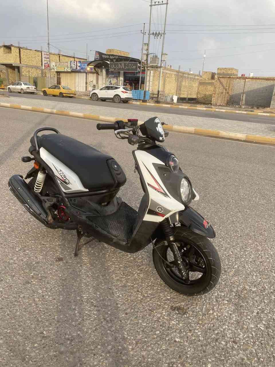 السلام عليكم سكنس جبلي للبيع 
دراجة ما صارلة هواي من طالعة من الرمبة دراجة كارتون احلى من الصور وكلة ختم واحد وية المكينه ومكفولة كفالة عامة تجيب مصلح وياك الدراجة عارضة 1,400 هذا رقمي *********** المو شراي لا يتعبني رجائاً .
