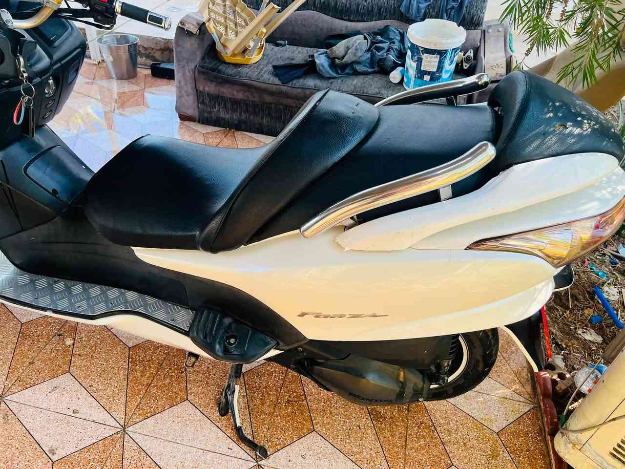 يا آلله 
سلام عليكم للبيع او مراوي  دراجه هوندا فورزه 🏍 🏍  9،0 كرستال آصل مكينه كير جدد مكفولات كير فول موصفات 
كير 4 تحويلات 7 نمر 
بصمه ✅
ستان صفح كهرباء ✅
دوس نيكل ✅
سايد بريك ✅
زوج سماعات بلاد ✅
دبل جكمجه ✅
بكلايتات كرستال لد ✅
كلوب جنطه ✅
بريك أمامي خلفي دسك جدد✅
وصل معرض موجود ✅
لايتات كرستال 
لون  مميز صدفي 💙🖤💚  شذره 
كهربائيات كلها شغاله كيج بانزين كيلو متر رون كيج حماوه كله بلادي ✅
حماوه نص عدل ثابته ليل نهار ☝
دراجه جاهزه على آخر حبايه مابيها نقص برغي نكره سلف  ألسعر (900 ) 💵 ألف وبيها مجال قليل للشراي رجاء ألموشراي لايكسر بحلالي علما دراجه سعرها مناسب مكاني (ديالى الخالص) للستفسار أكثر خاص أو أتصال(***********)  وآتساب موجود
