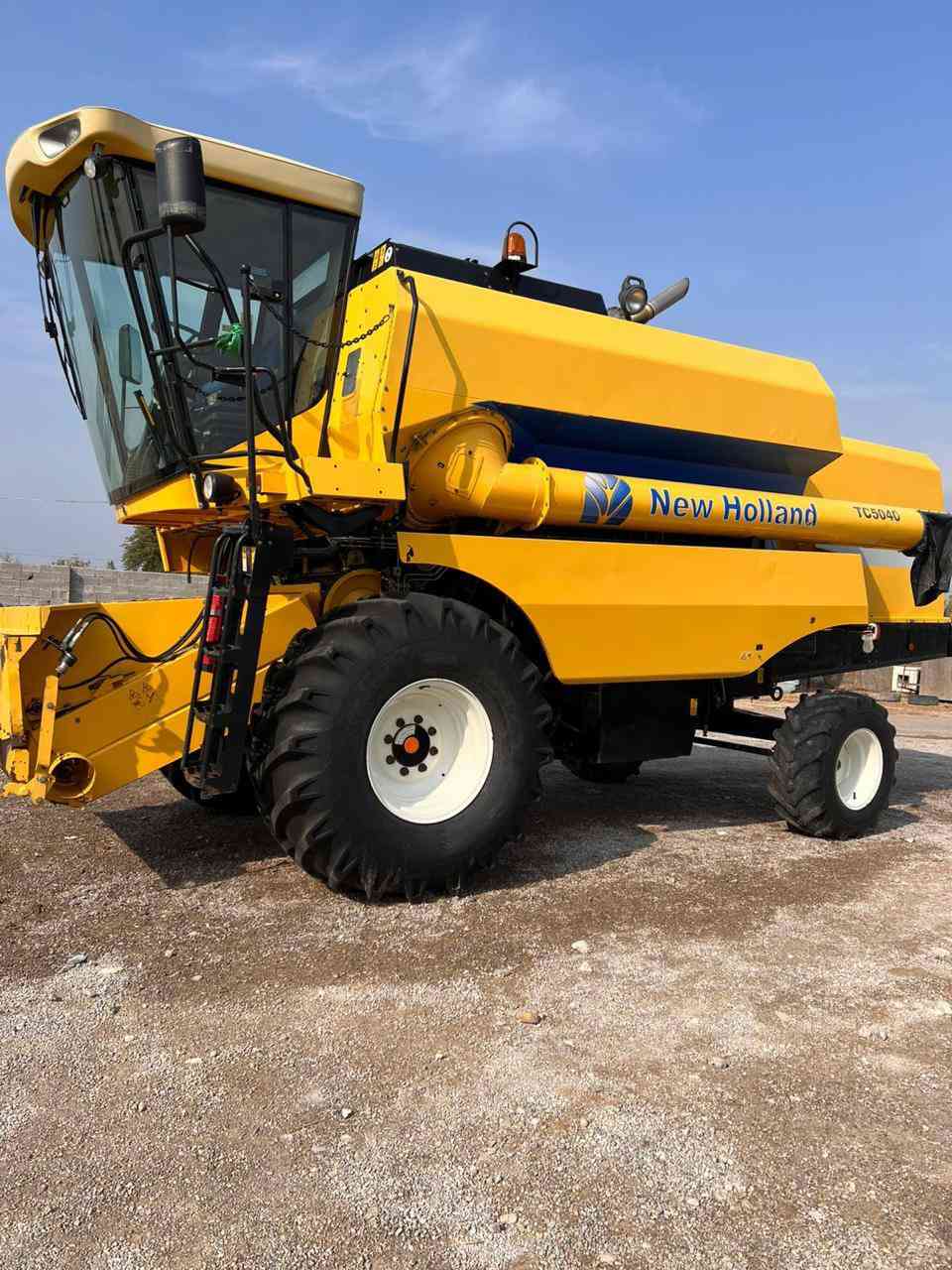 للبيع موديل 2015 وضع شركه مكينه مديومه وجاهزه رقم الهاتف ***********
