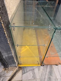 فاترينا للبيع  عدد 3 سعر الواحده 125 وبيها مجال تواصل 0770 315 2935