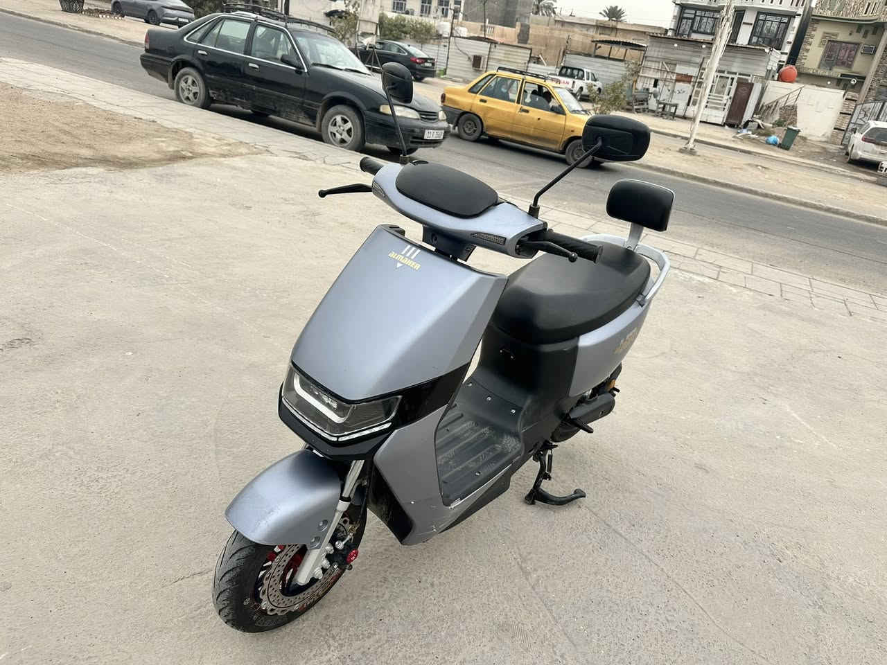 للبيع دراجه شحن نوع سكنس
بطاريات عدد ٦جدد قبل يومين شديتهن 
كهربائيات كلهة شغالغ بلادية على وضع الشركه 
نضام بارك وقوف تلقائي سويج عدد ٢
بصمه تشغيل عن بعد عدد ٢
شاحنه بلاديه مال الشركه اصليه 
كتلوك الشركه موجود 
السعر ٥٧٥ وبيه مجال 
عنوان ابو غريب قرب مجمع الزيتون السكني 
الهاتف  ***********
