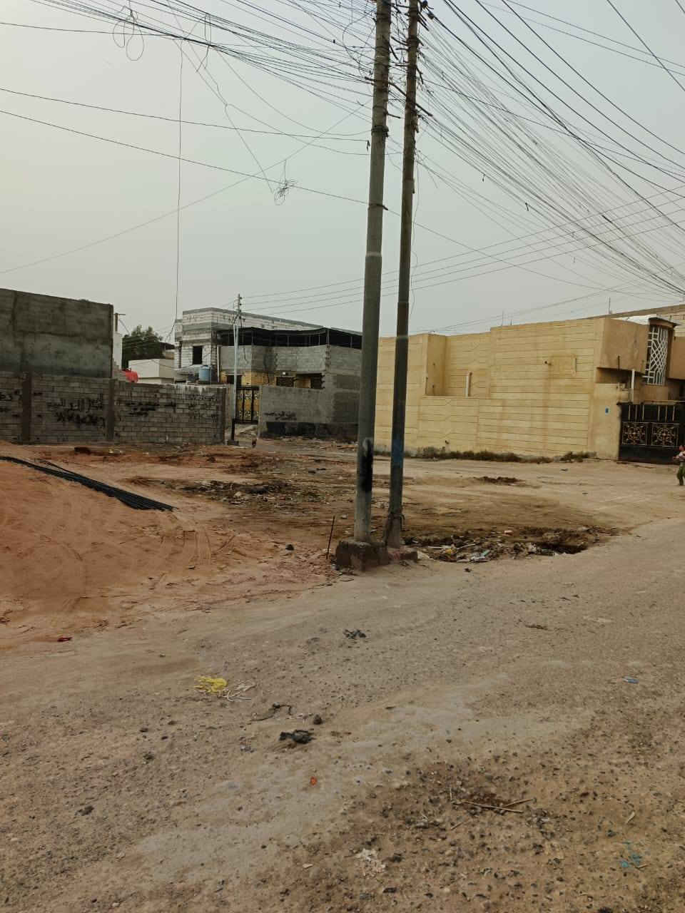 أسعد ألله أوقاتكم بكل خير🌹
اللاستفسار ***********

توفرت قطعه أرض للبيع
قطعه كلش حلوه وموقع راقي

مساحة القطعه 250م
واجه 12م × نزال 20

ركن على شارعين
شارع تبليط 10م
وشارع جانب القطعه 9م

جميع الخدمات متوفره
ماء + كهرباء + مجاري 
مدارس أهليه حكوميه كلش قريبه
منطقه نضاميه هادئه مرتبه 

العنوان البصرة أبي الخصيب
خلف جامع شهيد طه 
تبعد عن سايدين سياحي 500م

نوع العقار طابو ملك صرف زراعي عراقي سند 25
سعر 58 مليون وبيه مجال
اللاستفسار ***********
