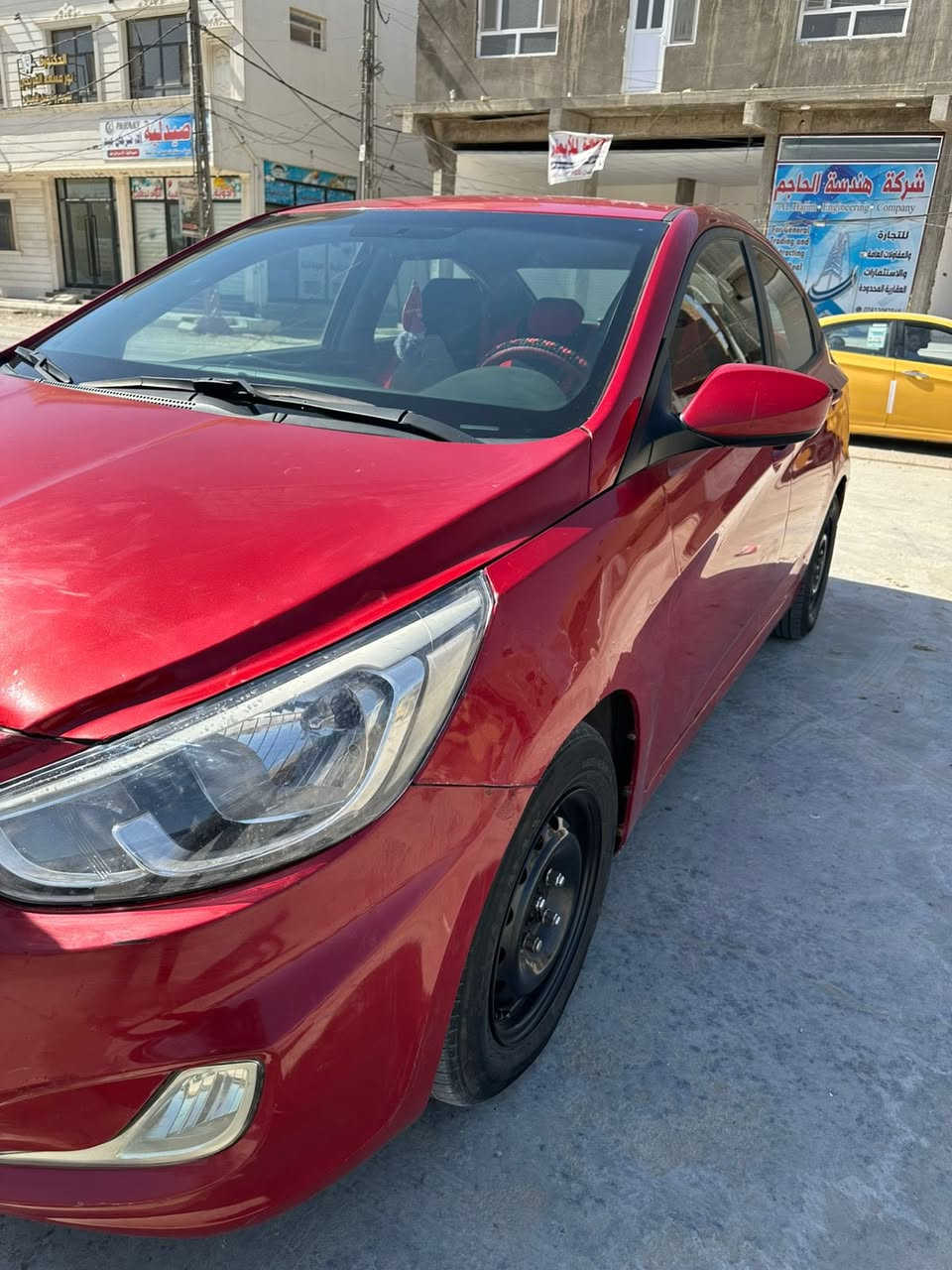 السلام عليكم
اكسنت موديل 2016 امريكي مكينه 1600 رقم بغداد مميز بأسمي ، سنويه لل 29 ، بيها قطعتين صبغ فقط ( البنيد صبغ وربع جاملغ فقط ) باقي كفاله ، مكينه وكير وحداديه وتبريد ❄️ تخم تاير كله جاهزه ___ السعر 85 وبيها مجال 
العنوان ديوانيه مركز 
***********
