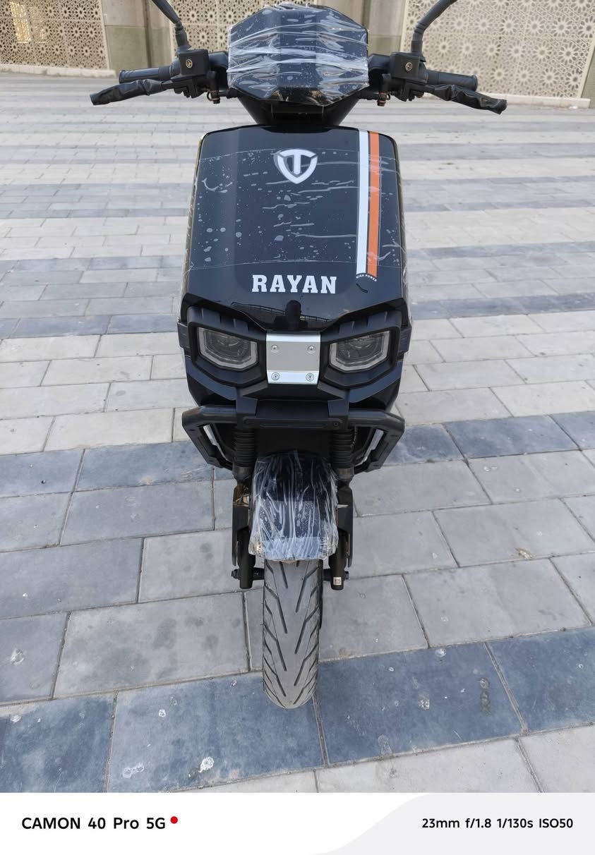 السلام عليكم دراجه شحن ريان وحشي جديدة زيرو6 بطارية كبيره مسطره 38 أمبير ملف 2000 سرعة 80 البيع عنوان بغداد ساحة الوثبة سعره 900     ***********
